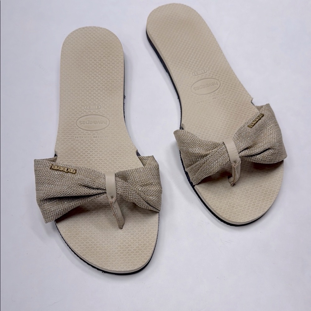 Havaianas Tan Sandals with Bow Design Never Worn